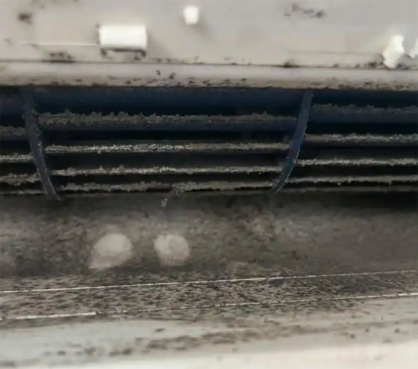 友谊空调吹的风有股烧焦味是怎么回事